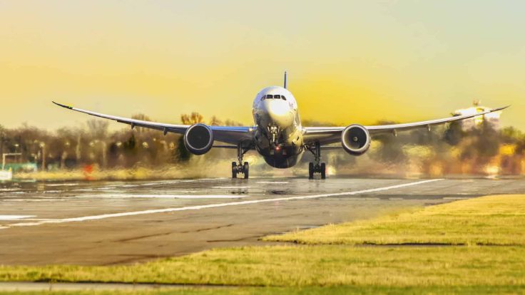 panneaux solaire à proximité d'un aéroport